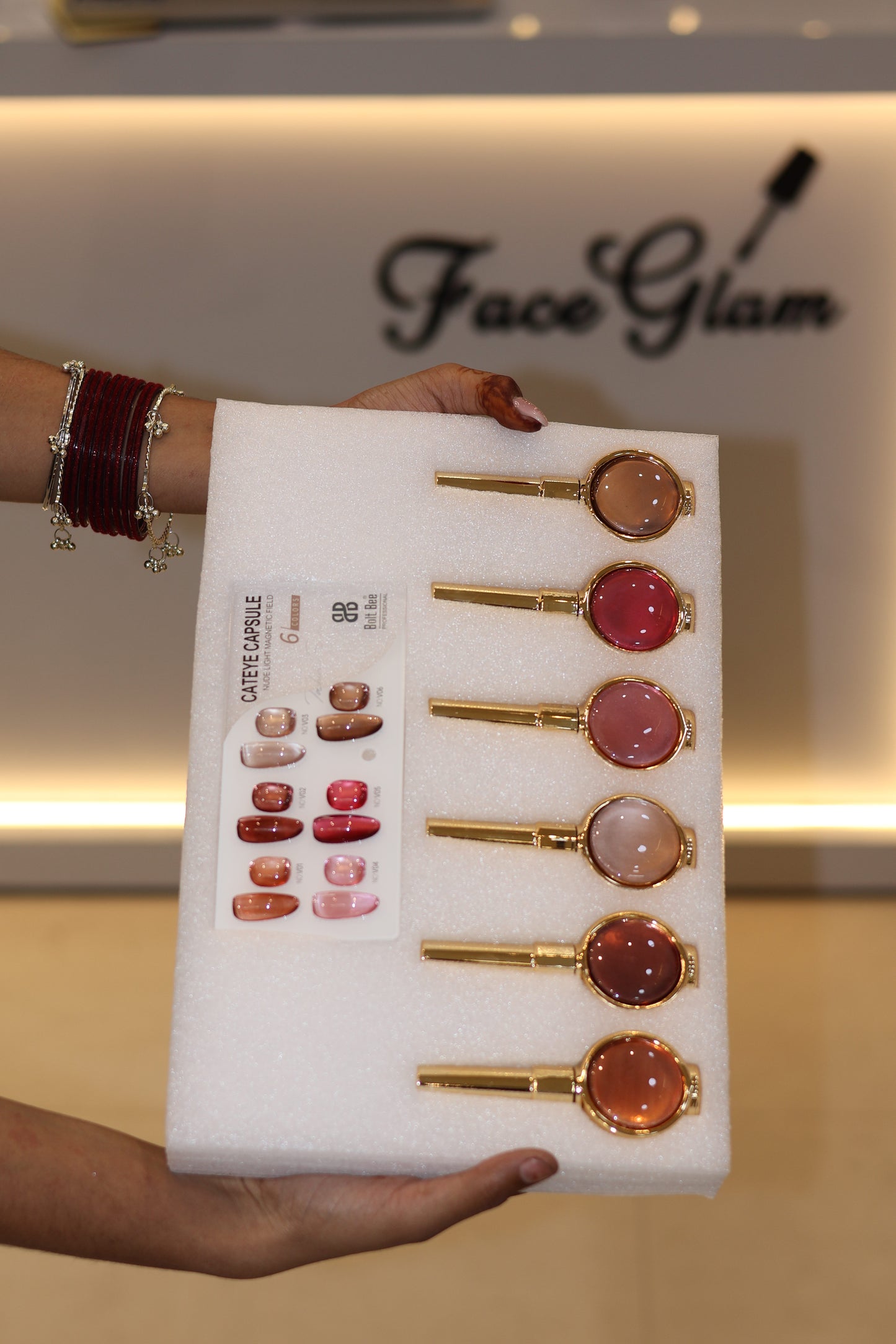 Cateye bolt bee nailpaint