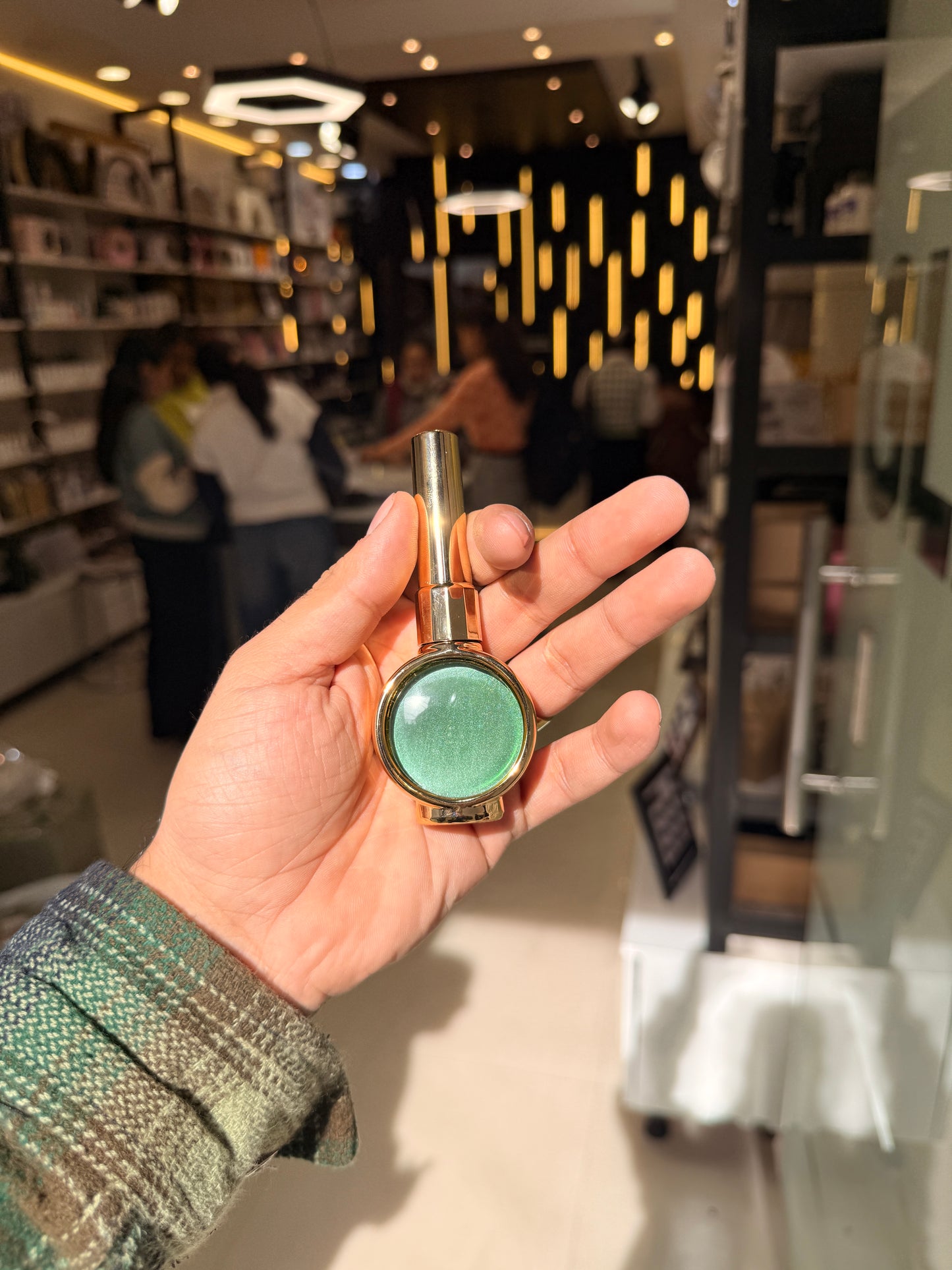 Bolt bee cateye nailpaint