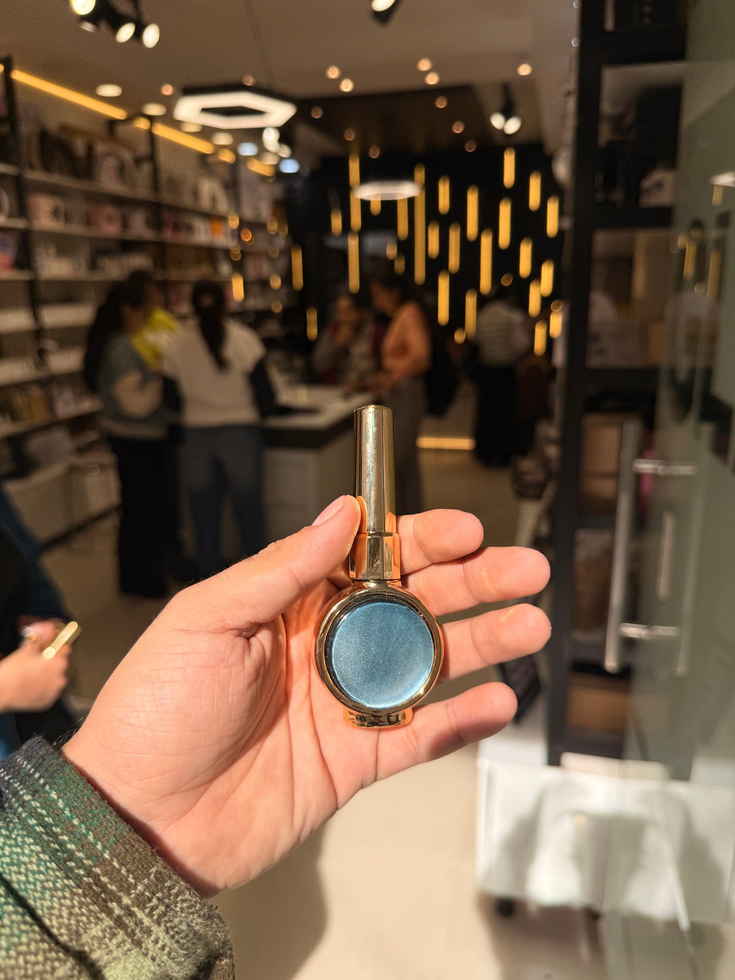 Bolt bee cateye nailpaint