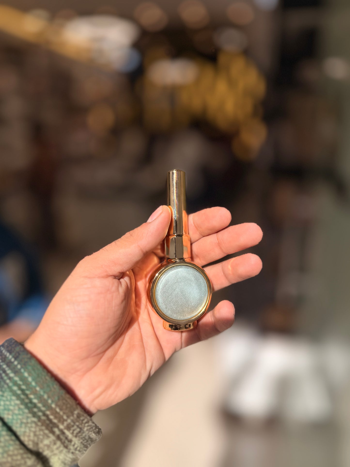 Bolt bee cateye nailpaint