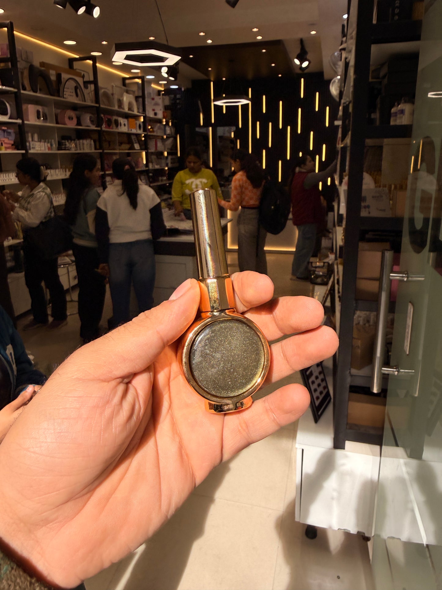 Bolt bee cateye nailpaint