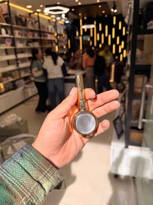 Bolt bee cateye nailpaint